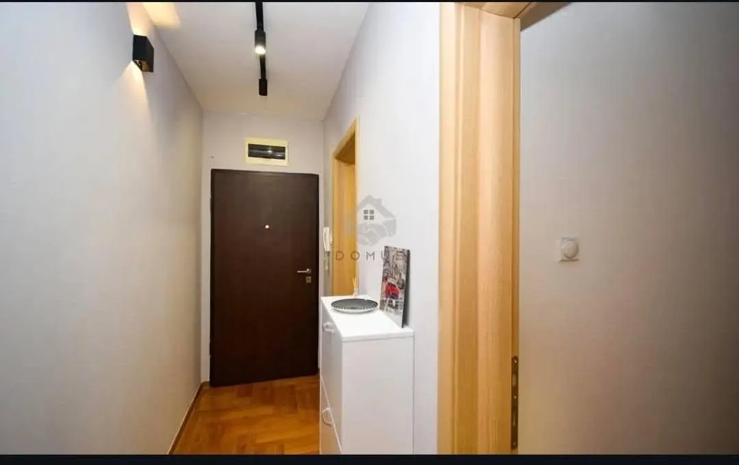 Prodaja, dvosoban stan, 37m², Centar, Podgorica