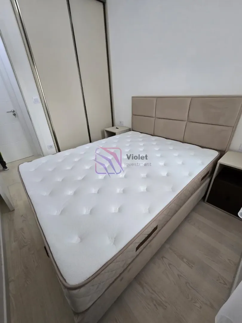 Furnished bedroom with a double bed and a fitted wardrobe.