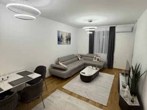 Izdavanje, dvosoban stan, 75m², Podgorica, Crna Gora