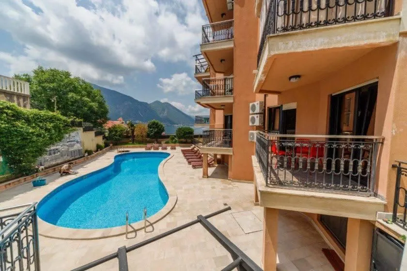 Prodaja, dvosoban stan, 90m², Dobrota, Kotor