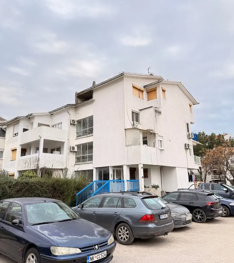 Prodaja, dvosoban stan, 68m², Makedonsko naselje, Bar