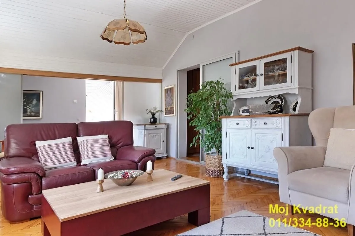 Prodaja, četvorosoban stan, 100m², Zemun Sve Podlokacije, Beograd