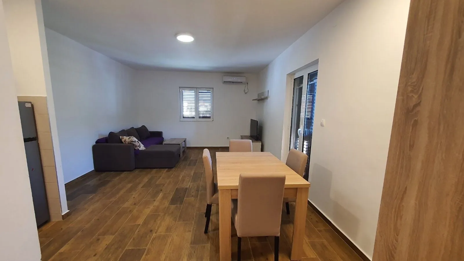 Izdavanje, jednosoban stan, 45m², Đenovići, Herceg Novi