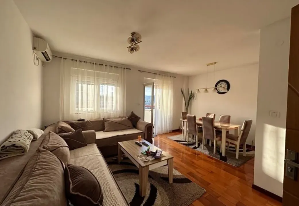 Izdavanje, dvosoban stan, 70m², Zabjelo, Podgorica