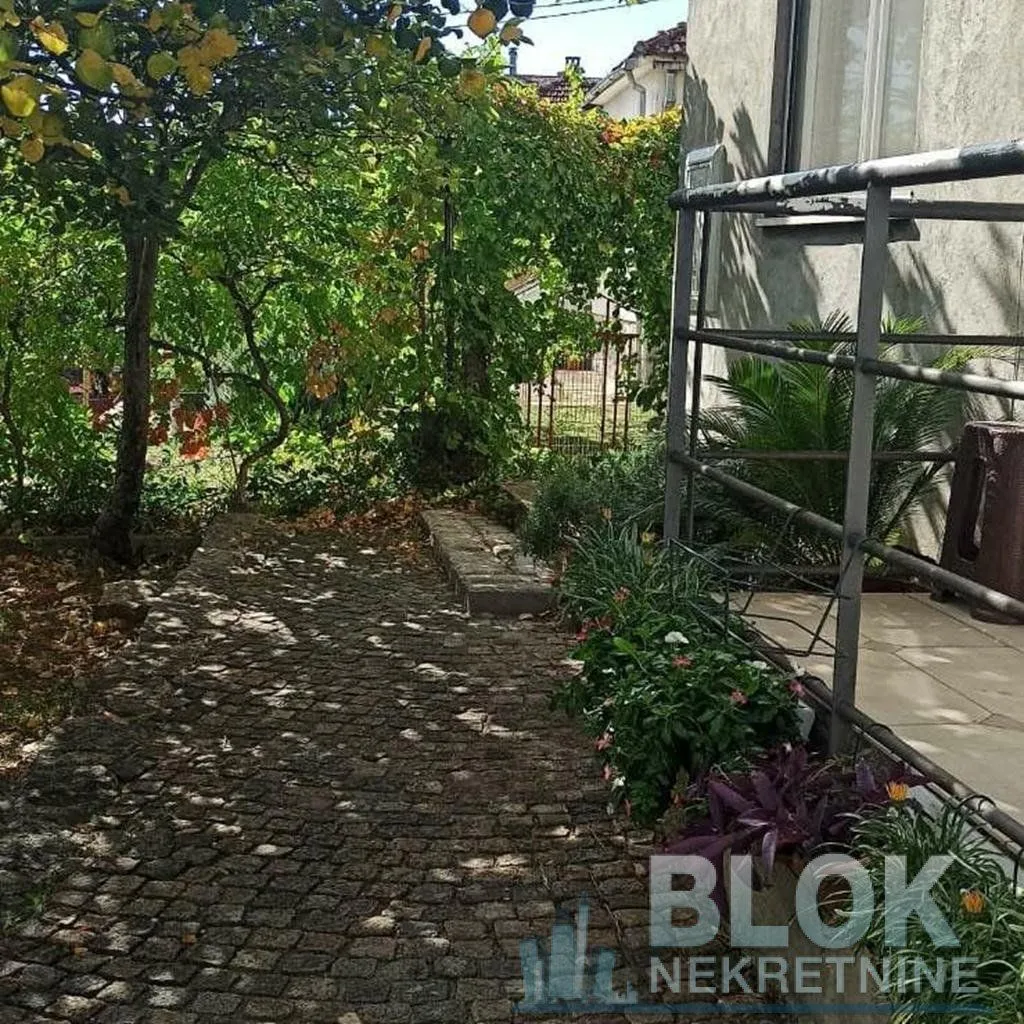 Prodaja, kuća, 300m², Gorica C, Podgorica