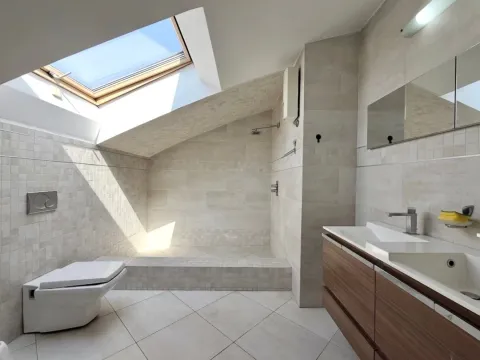 Prodaja, četvorosoban stan, 220m², Preko Morače, Podgorica - image 13