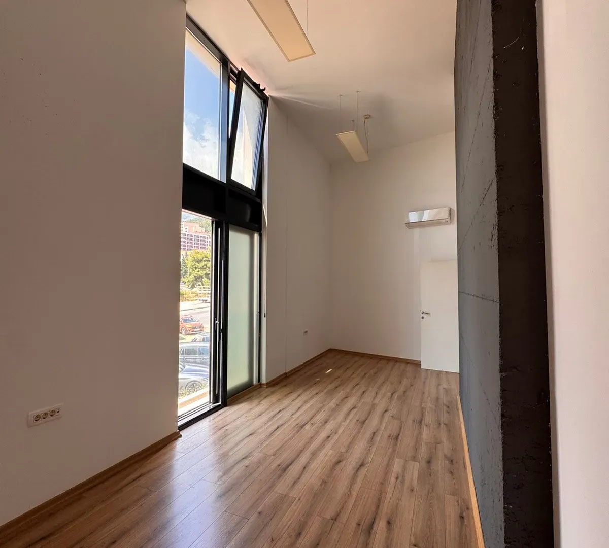 Rent, four bedroom apartment, 200m², Bečići, Budva