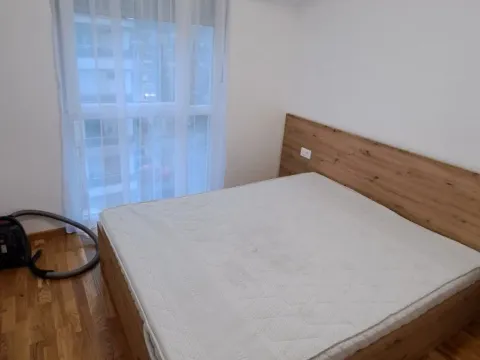 Izdavanje, jednosoban stan, 42m², Stari Aerodrom, Podgorica - image 2