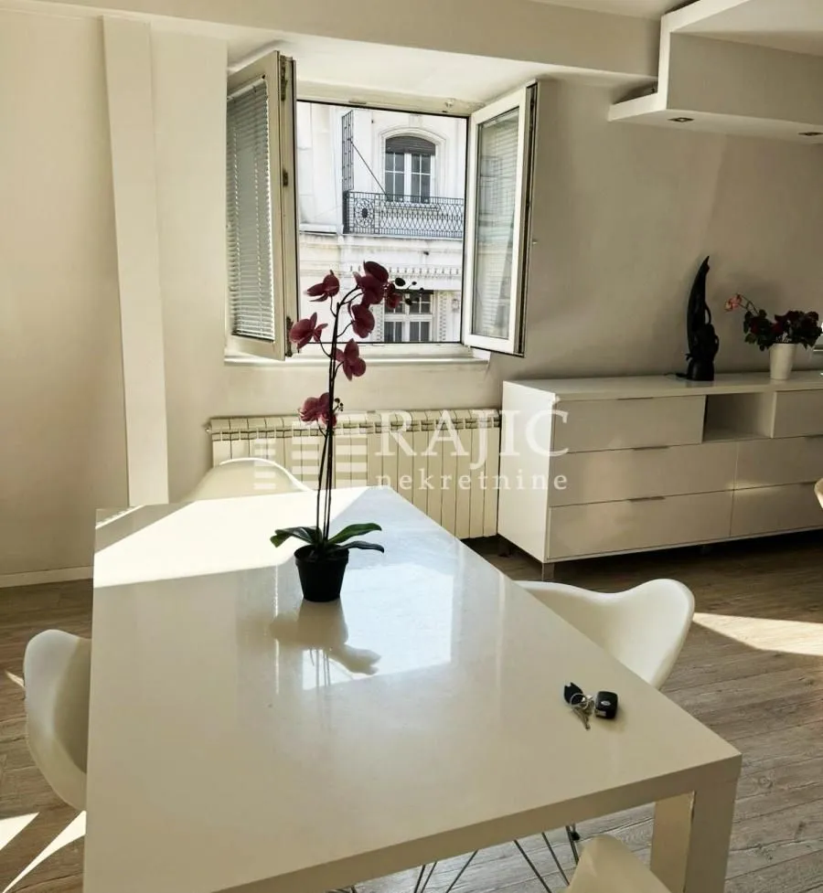 Living room with a dining table and a window.