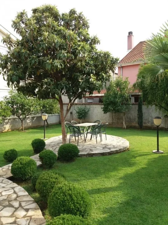 Rent, house, 200m², Donja Gorica, Podgorica