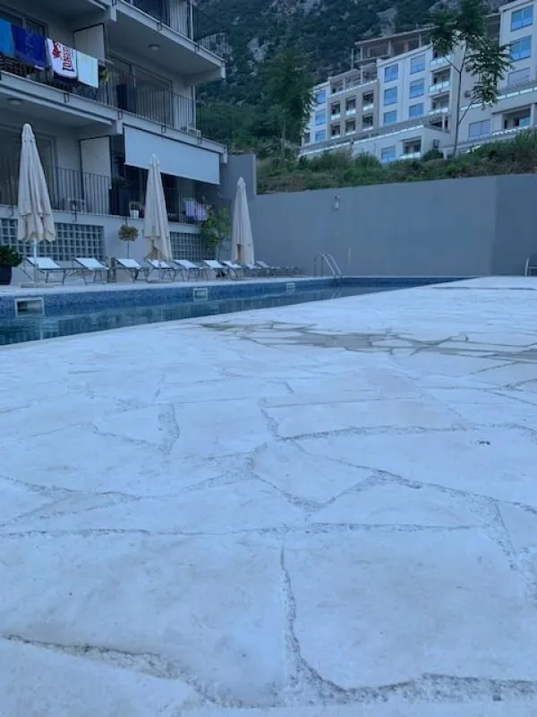 Prodaja, četvorosoban stan, 403m², Dobrota, Kotor