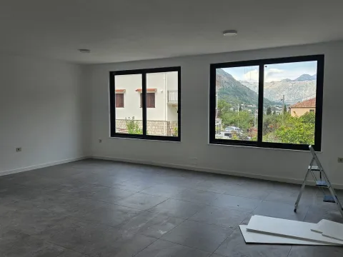 Rent, office space, 80m², Kotor, Crna Gora - image 4