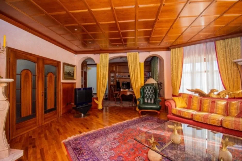 Izdavanje, kuća, 800m², Gorica C, Podgorica