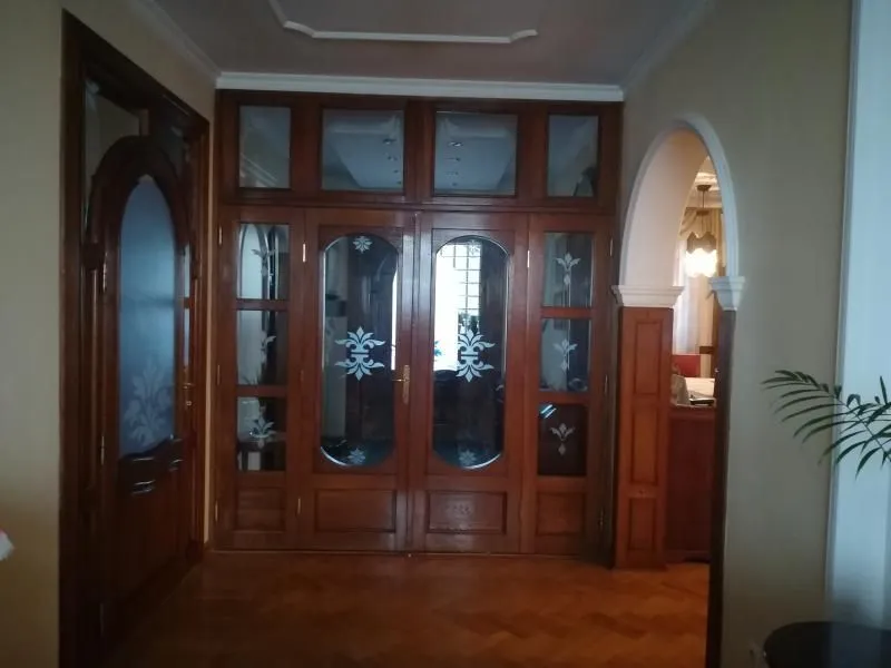 Izdavanje, kuća, 1150m², Karaburma, Palilula Sve Podlokacije