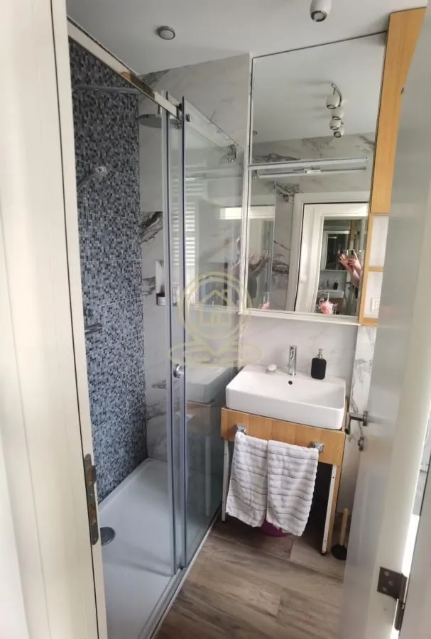 Izdavanje, trosoban stan, 60m², Skadarlija, Beograd