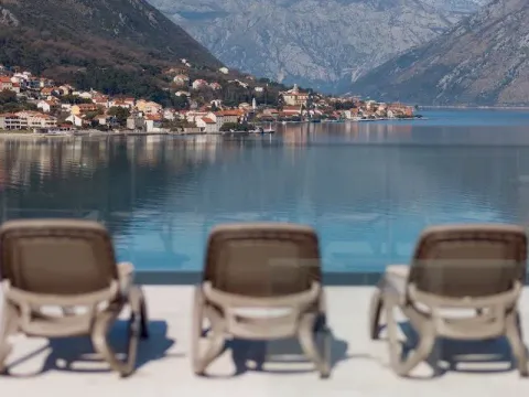 Sale, three bedroom apartment, 105m², Dobrota, Kotor - image 2