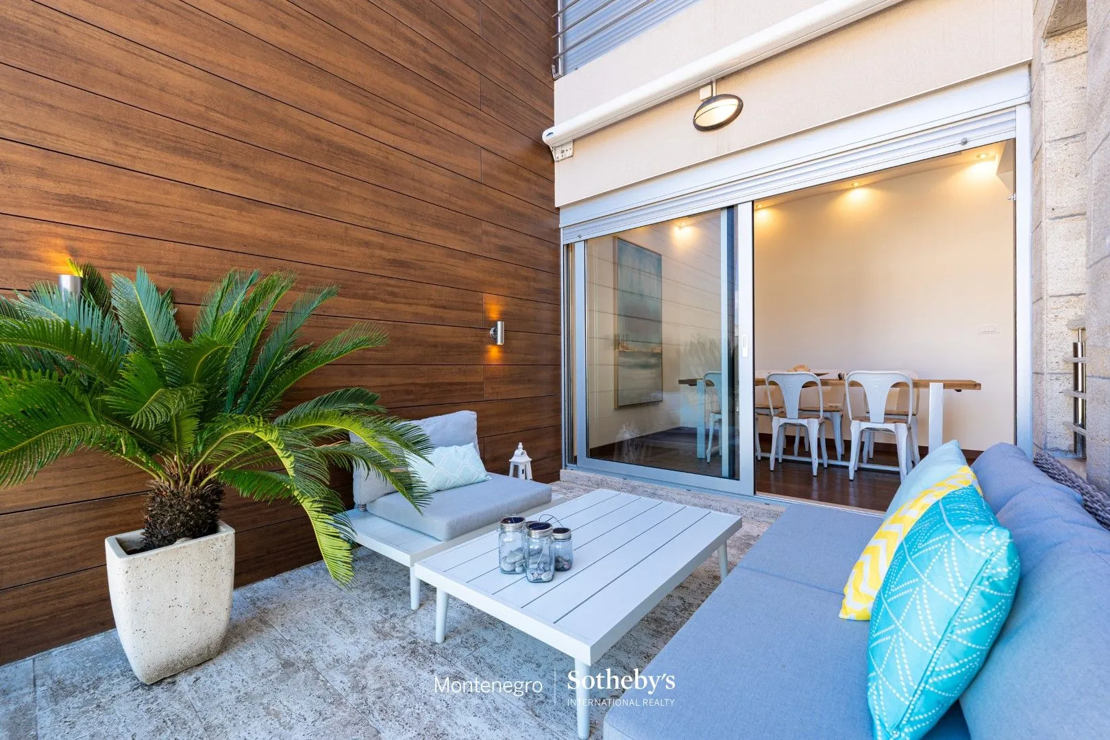 Sale, two bedroom apartment, 82m², Dobrota, Kotor