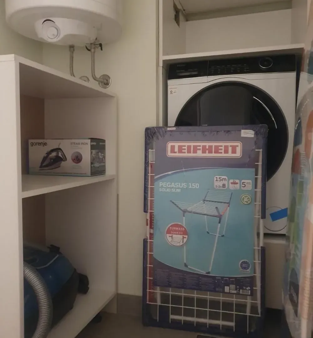 Izdavanje, trosoban stan, 72m², Savski Venac, Beograd