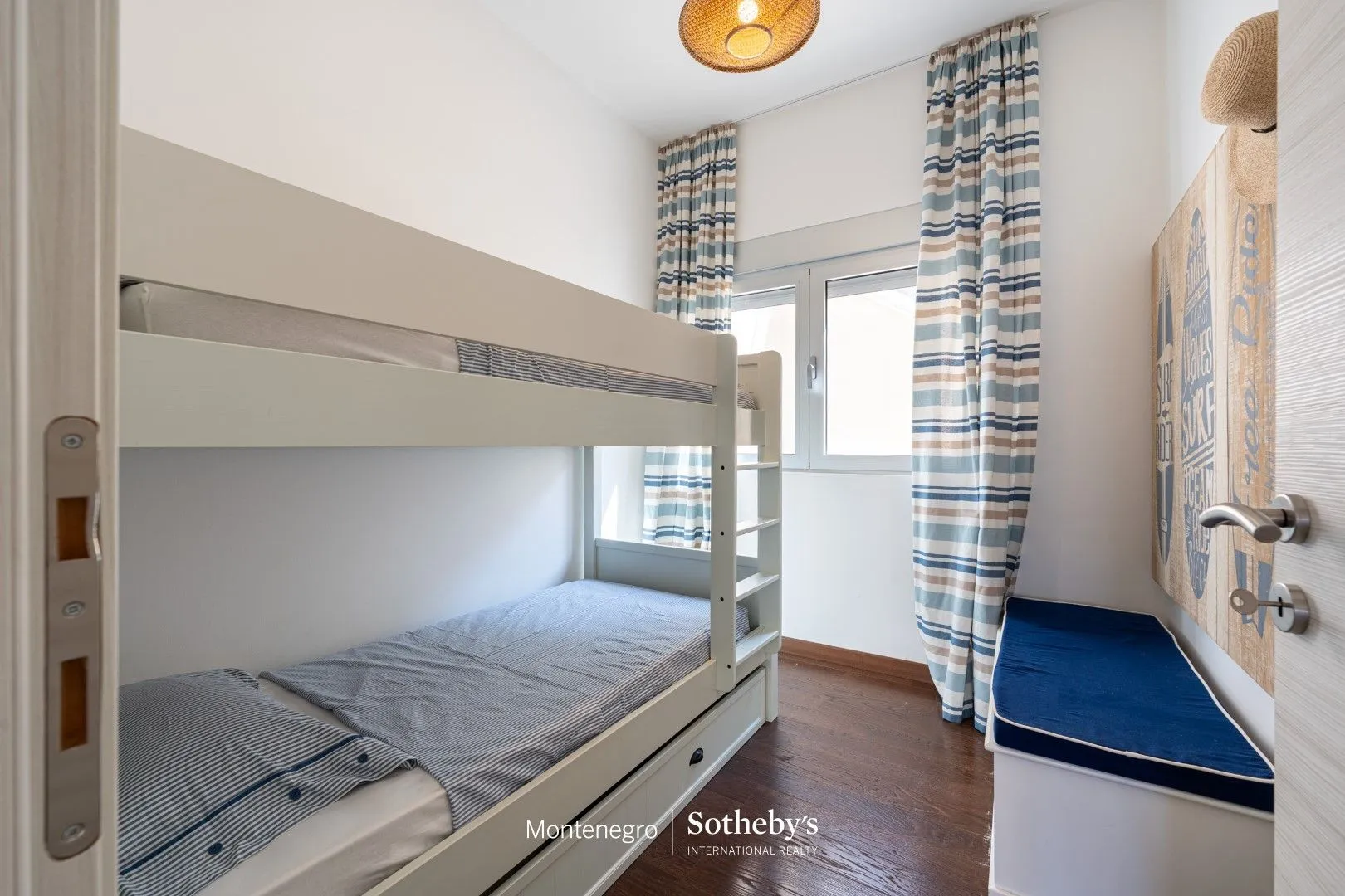 Sale, two bedroom apartment, 82m², Dobrota, Kotor