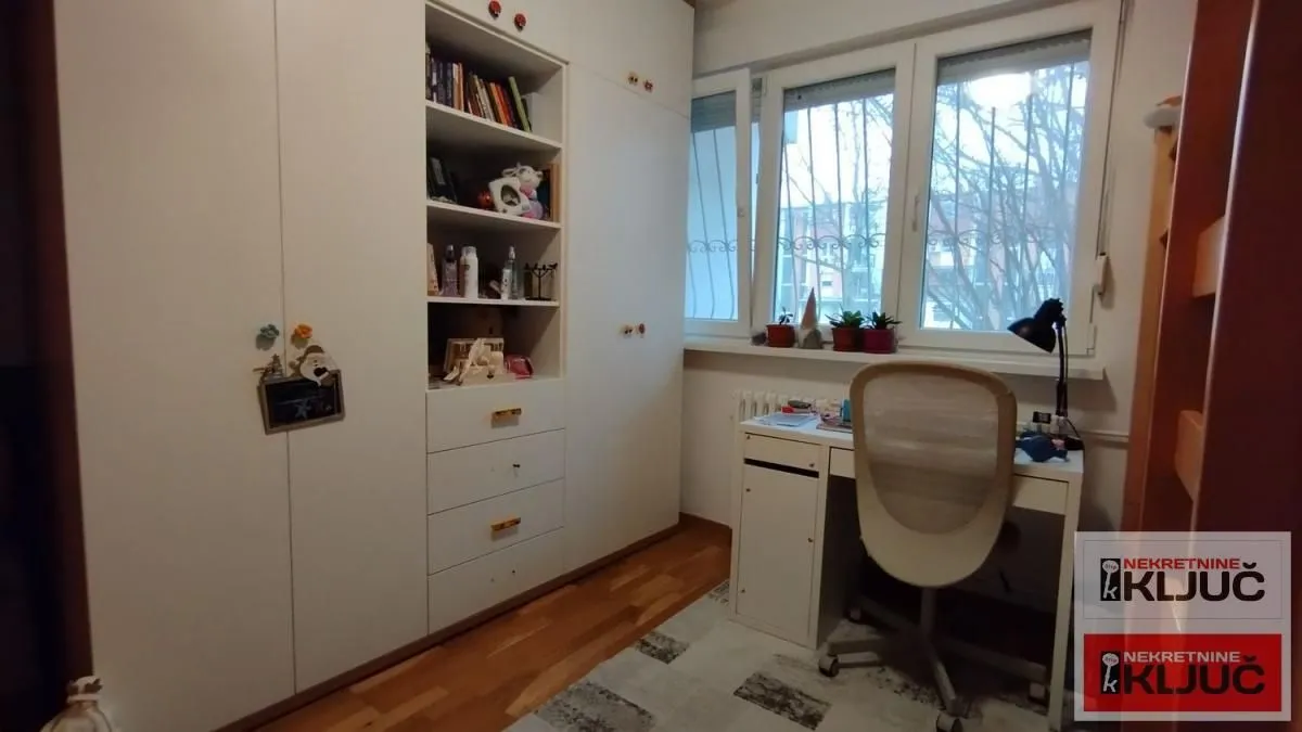 Prodaja, trosoban stan, 75m², Novo naselje, Novi Sad