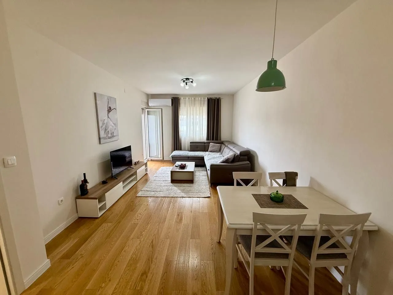 Izdavanje, jednosoban stan, 50m², Central Point, Podgorica