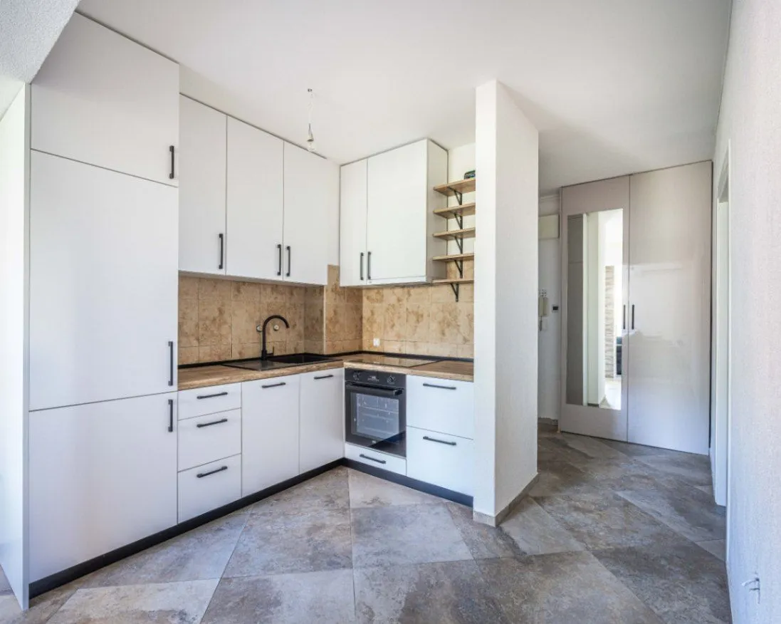 Prodaja, dvosoban stan, 55m², Centar, Tivat
