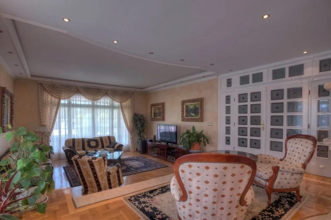 Sale, house, 930m², Tološi, Podgorica