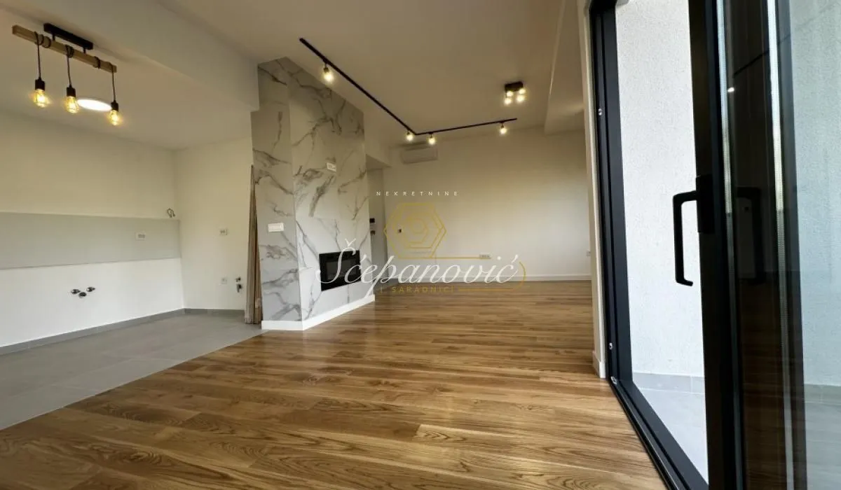 Prodaja, četvorosoban stan, 110m², Centar, Novi Sad