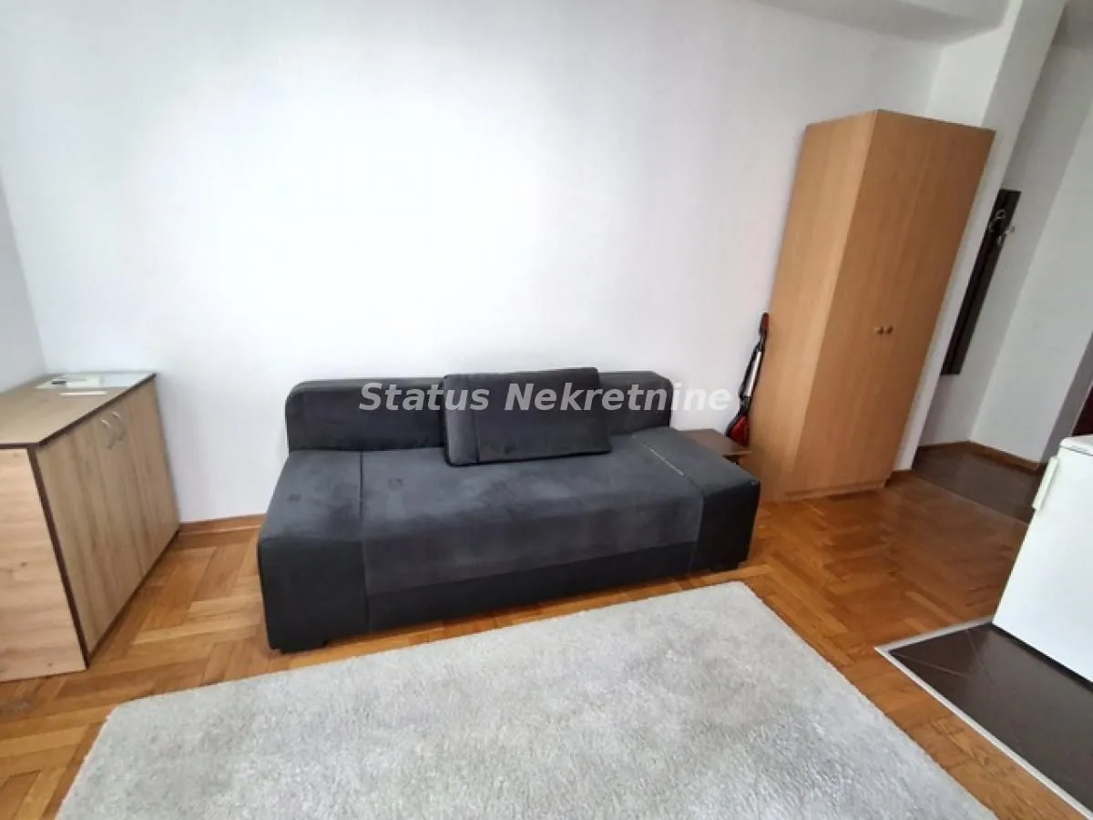 Izdavanje, garsonjera, 25m², Centar, Novi Sad