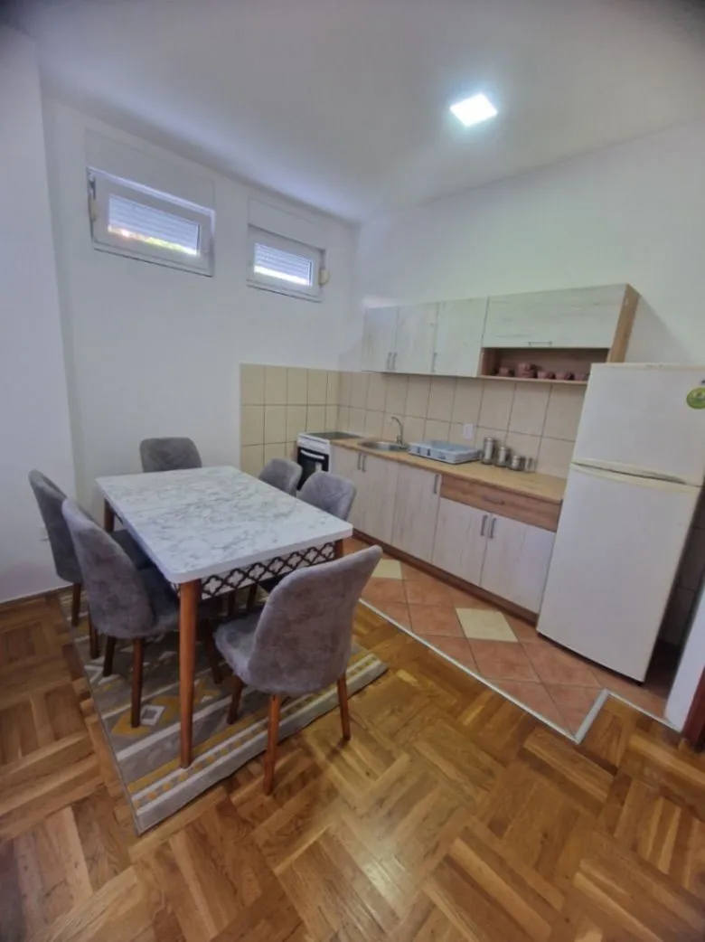 Izdavanje, jednosoban stan, 40m², Blok 9, Podgorica