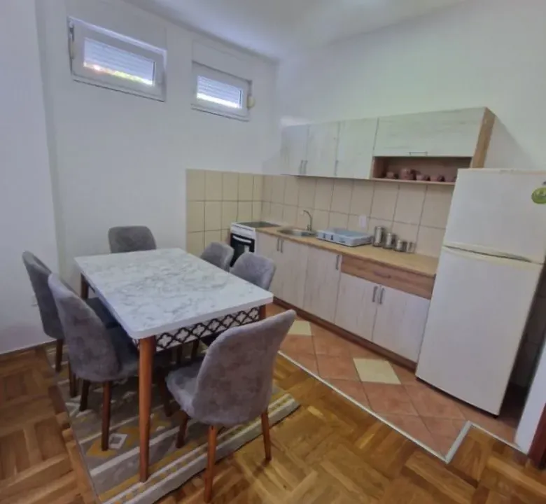 Izdavanje, jednosoban stan, 40m², Blok 9, Podgorica