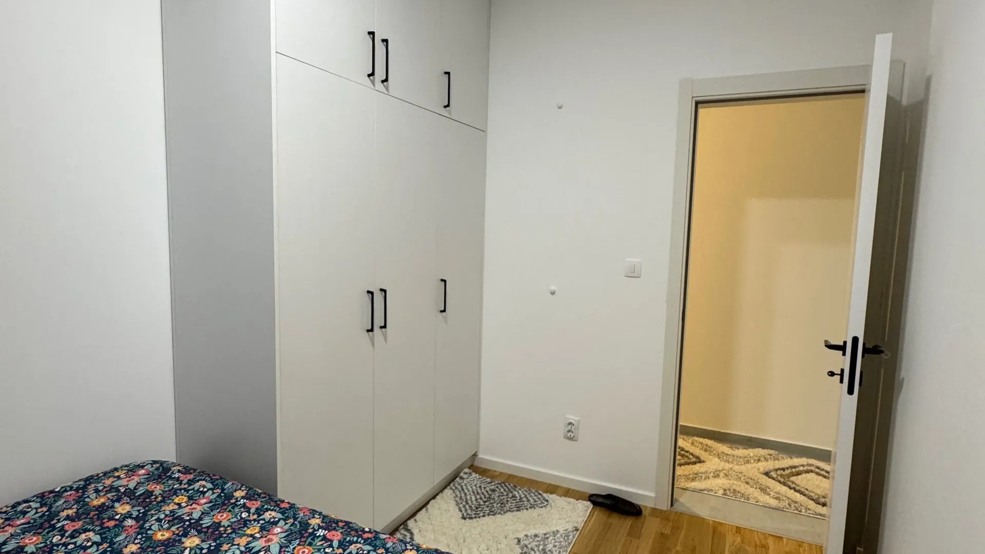 Izdavanje, dvosoban stan, 65m², Stari Aerodrom, Podgorica