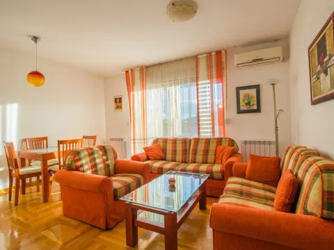 Izdavanje, stan, 67m², Podgorica, Crna Gora - image 1