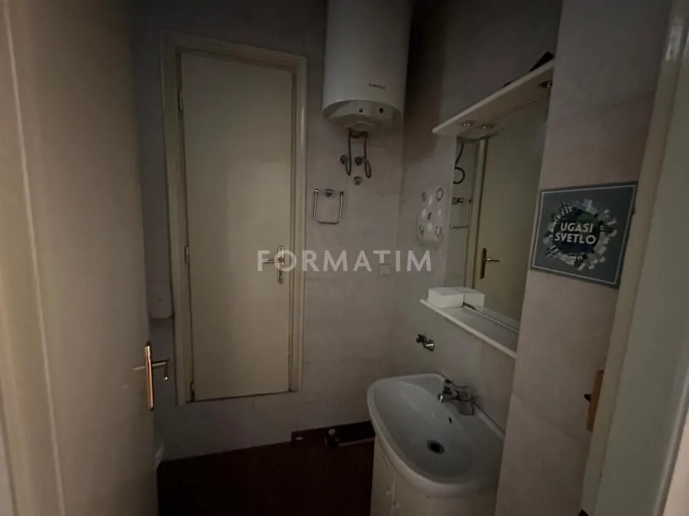 Izdavanje, stan, 305m², Kalenić Pijaca, Vračar Sve Podlokacije