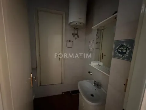 Izdavanje, stan, 305m², Kalenić Pijaca, Vračar Sve Podlokacije - image 3