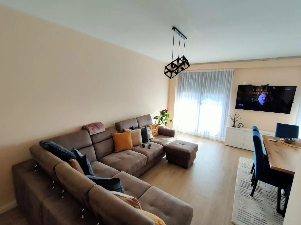 Izdavanje, kuća, 230m², Sremska Kamenica, Petrovaradin