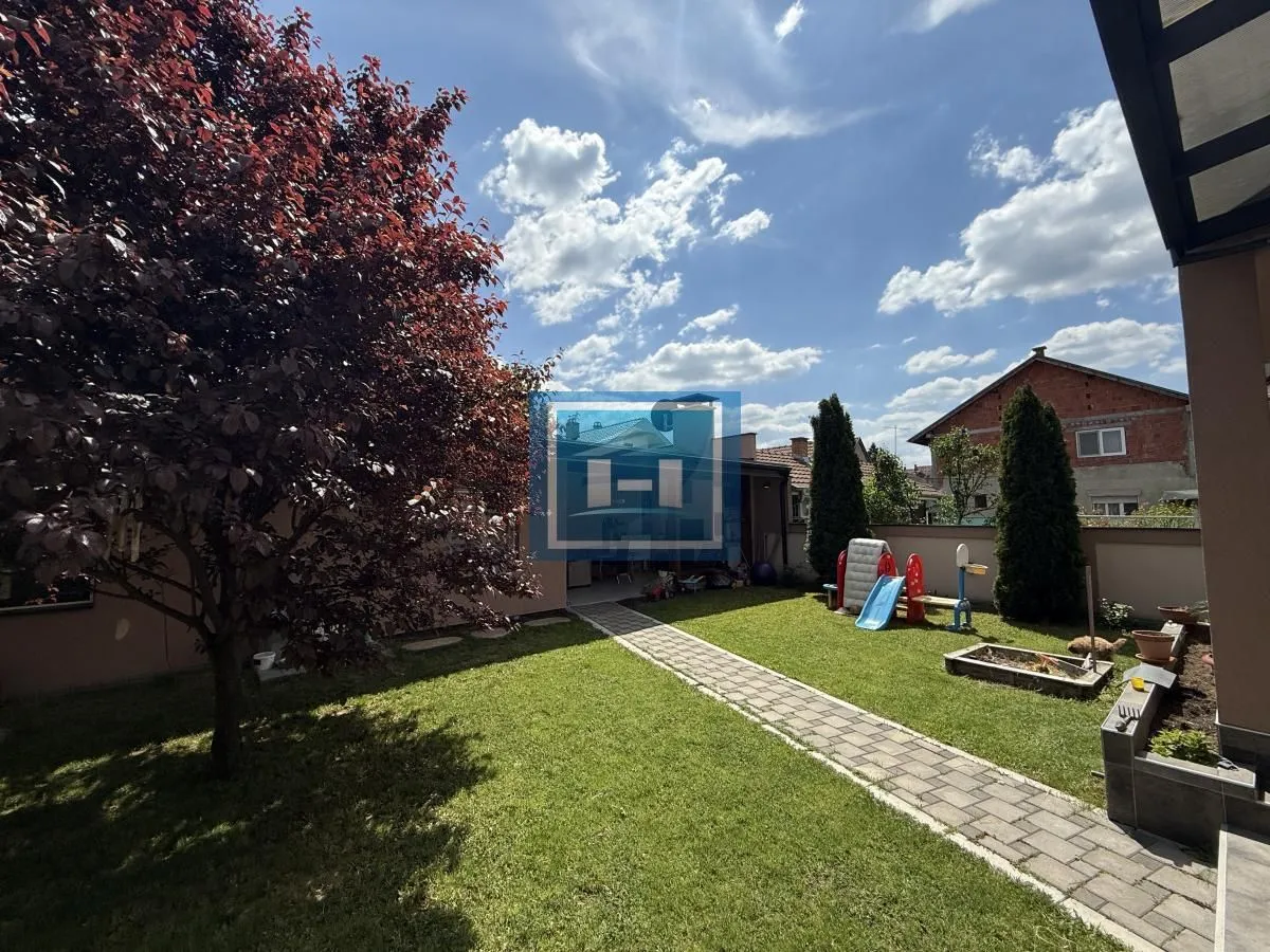 Prodaja, kuća, 240m², Centar, Jagodina