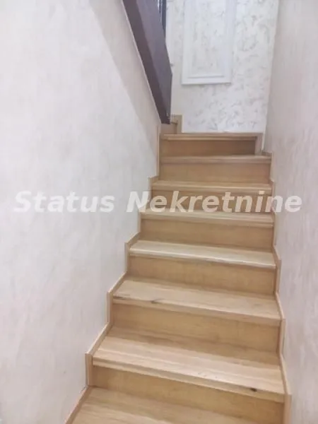 Prodaja, četvorosoban stan, 135m², Centar, Novi Sad