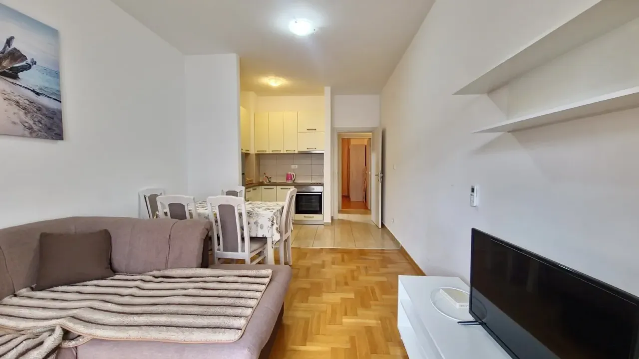 Izdavanje, dvosoban stan, 50m², Budva, Crna Gora