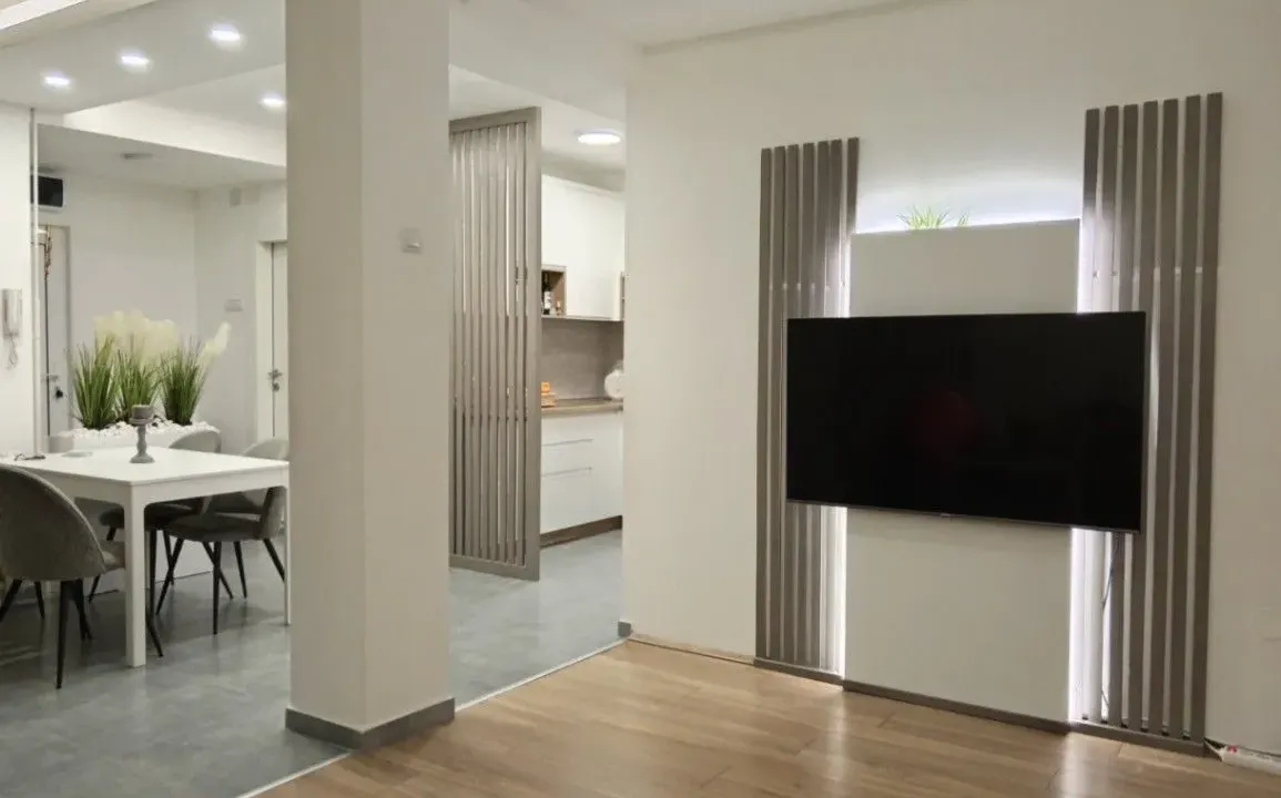 Prodaja, trosoban stan, 68m², Aerodrom, Kragujevac