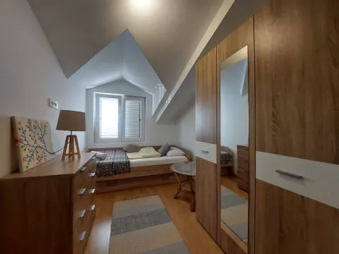 Izdavanje, dvosoban stan, 80m², Centar, Tivat - image 6