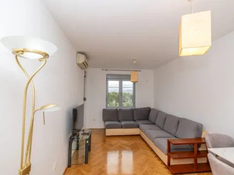 Izdavanje, dvosoban stan, 60m², Blok 9, Podgorica