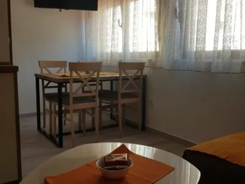 Izdavanje, dvosoban stan, 46m², Centar, Tivat - image 4