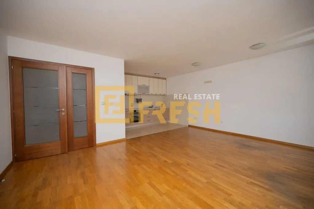 Izdavanje, dvosoban stan, 85m², Tološi, Podgorica