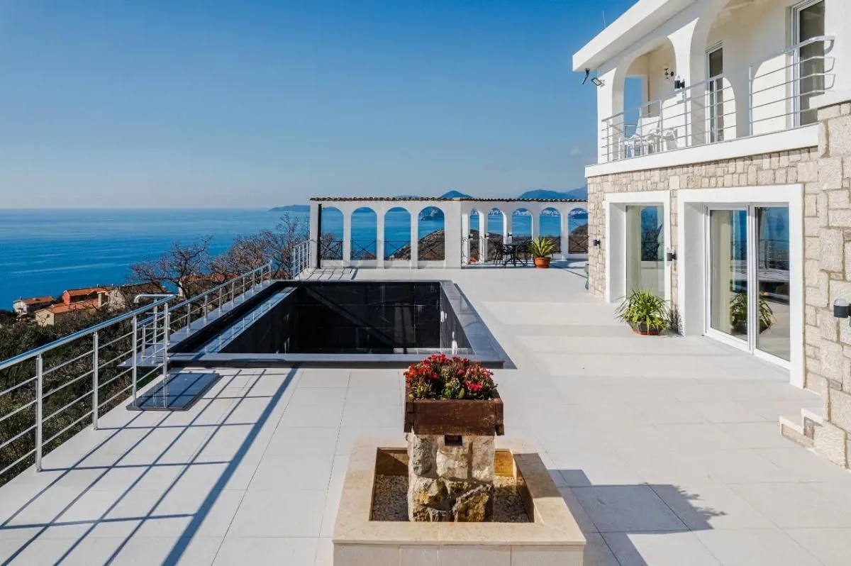 Sale, house, 350m², Reževići, Budva