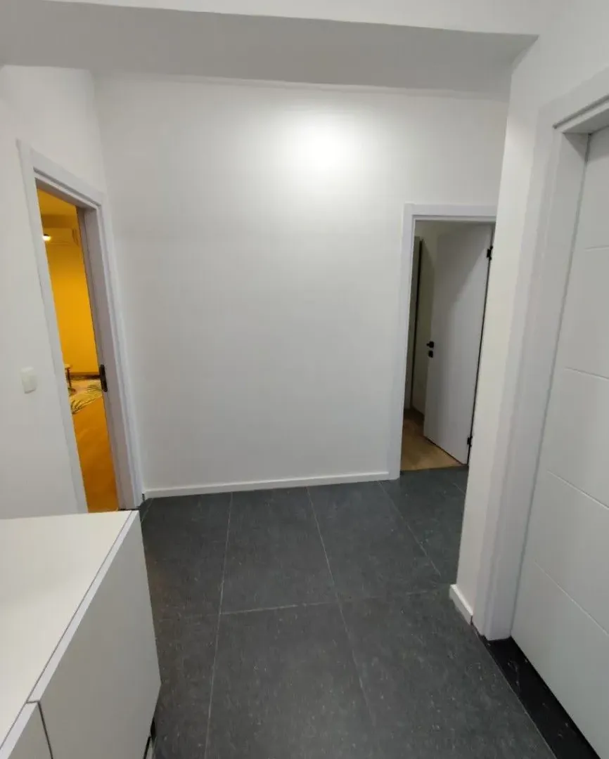 Izdavanje, dvosoban stan, 79m², Malo Brdo, Podgorica