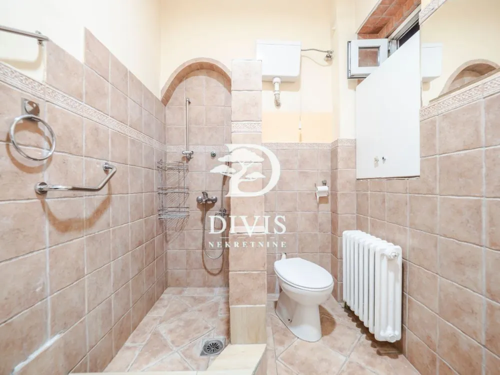 Prodaja, četvorosoban stan, 111m², Stari Grad, Beograd