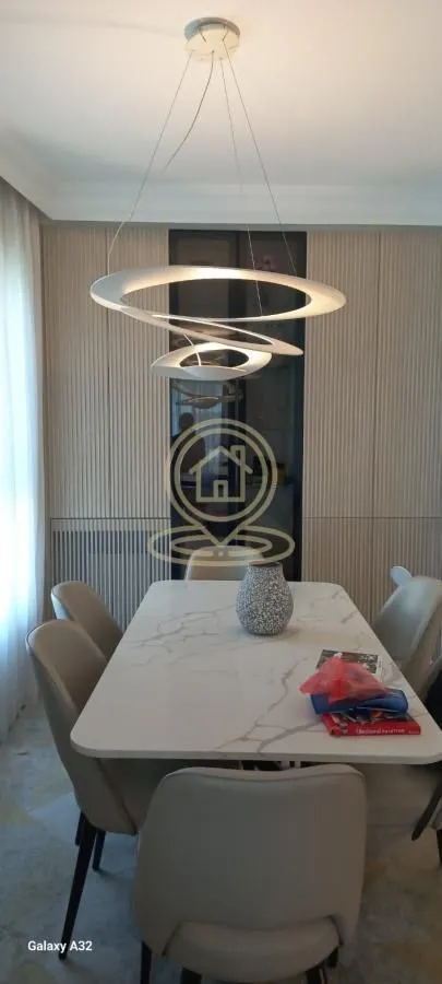 Izdavanje, trosoban stan, 85m², Savski Venac, Beograd