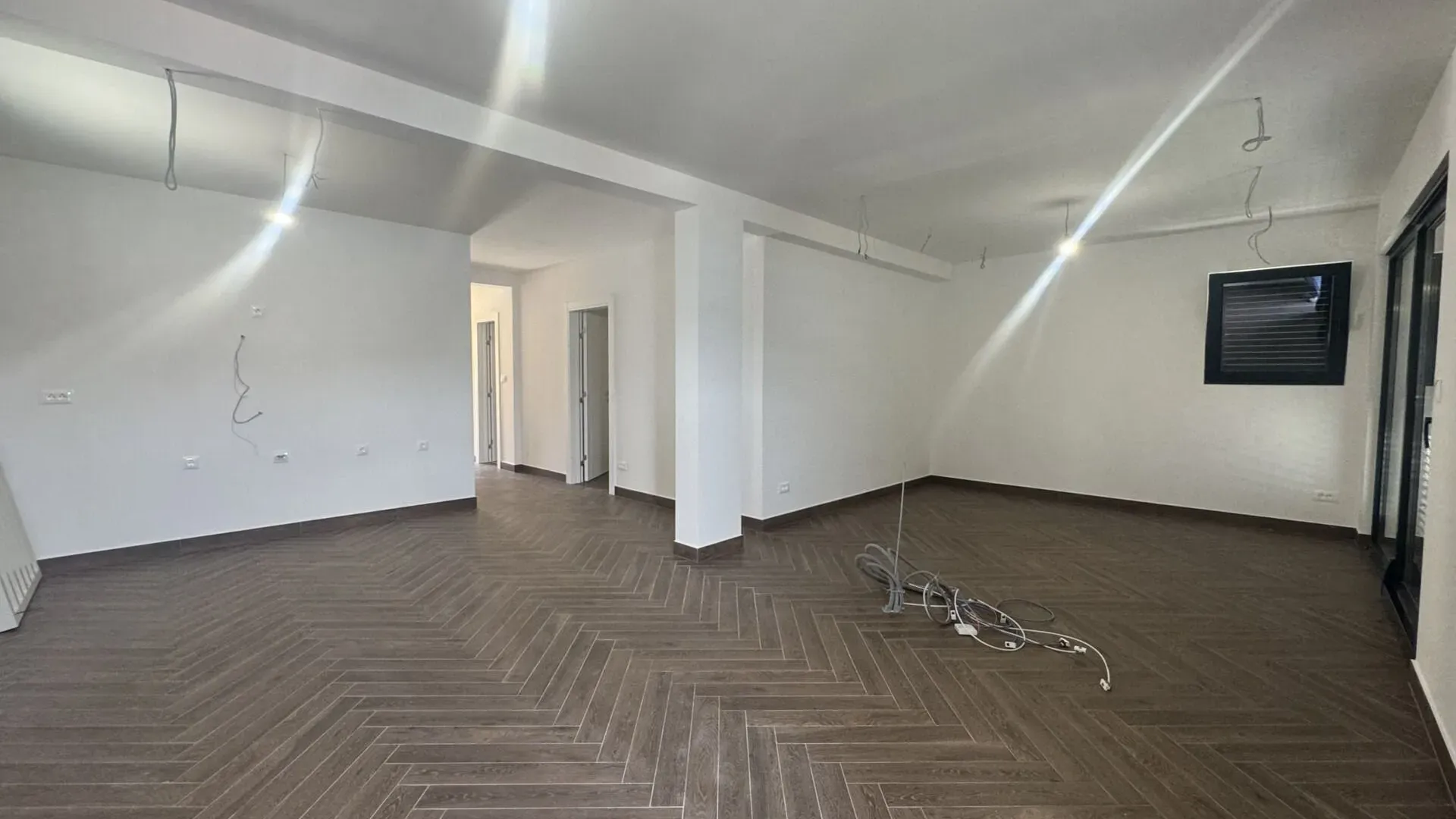 Prodaja, trosoban stan, 100m², Obala Đuraševića, Tivat