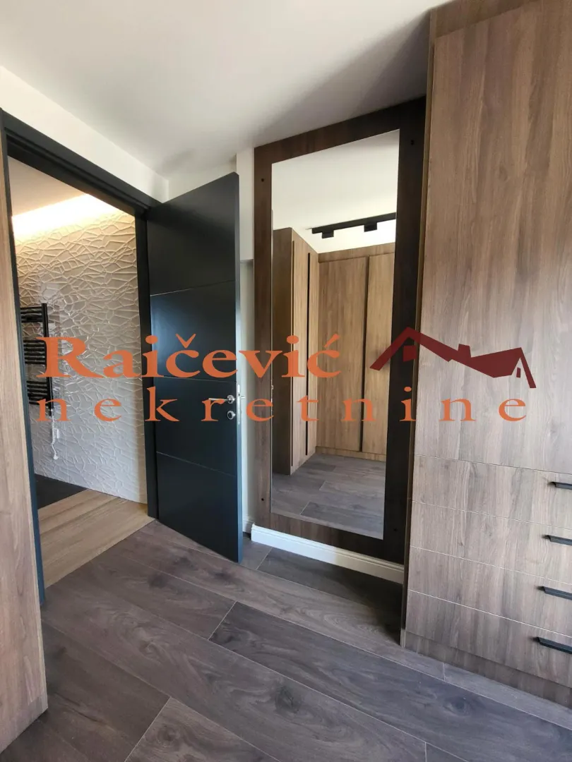 Prodaja, stan, 198m², Kalenić Pijaca, Vračar Sve Podlokacije